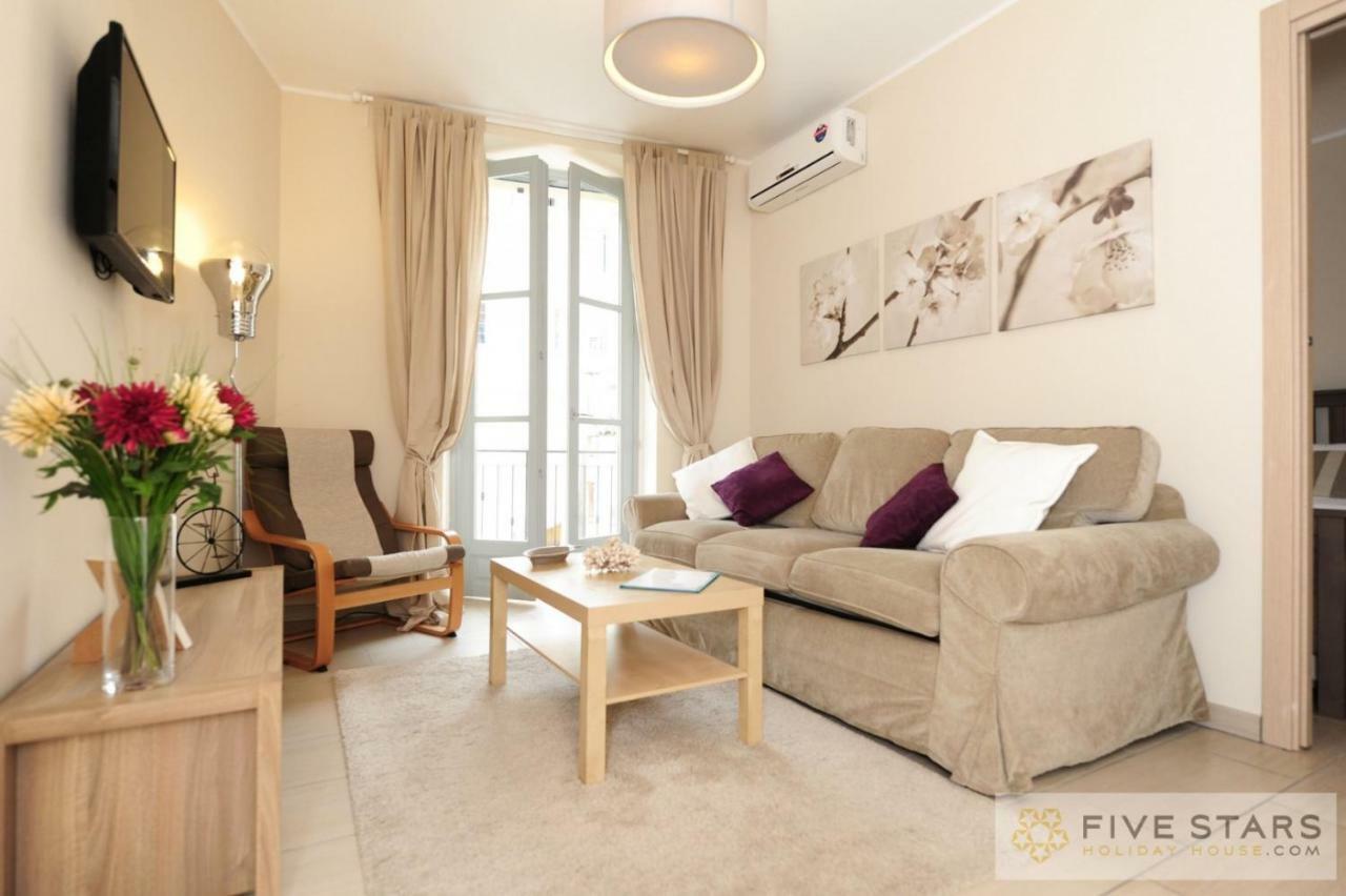 Flower Nest - Five Stars Holiday House